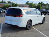 New 2026 Chrysler Pacifica Select image 4