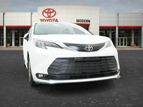 New 2026 Toyota Sienna XLE FWD image 20