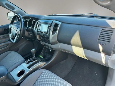 Used 2015 Toyota Tacoma PreRunner w/ SR5 Package RWD image 16