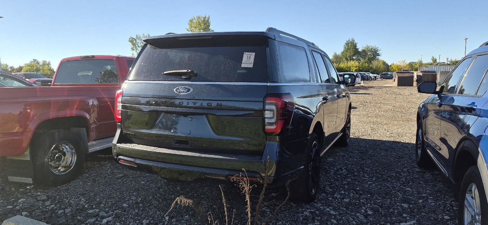 Used 2024 Ford Expedition Max Limited AWD/4WD image 3