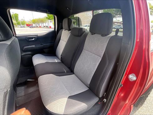 Used 2022 Toyota Tacoma TRD Off-Road w/ Technology Package image 29