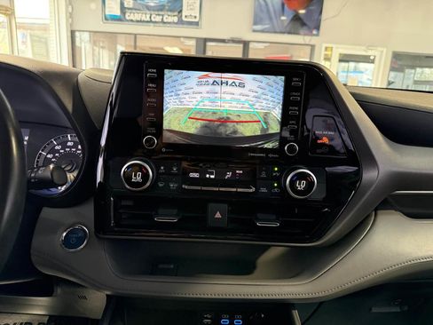 Used 2022 Toyota Highlander LE FWD image 18