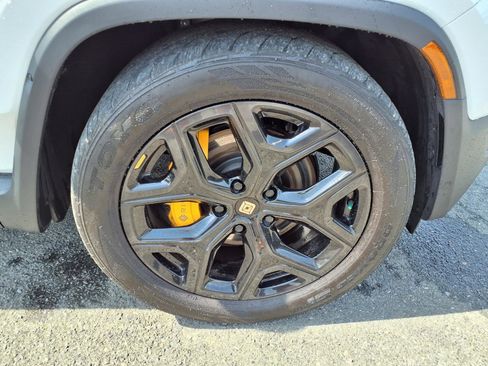 Used 2024 Rivian R1S Adventure AWD/4WD image 12