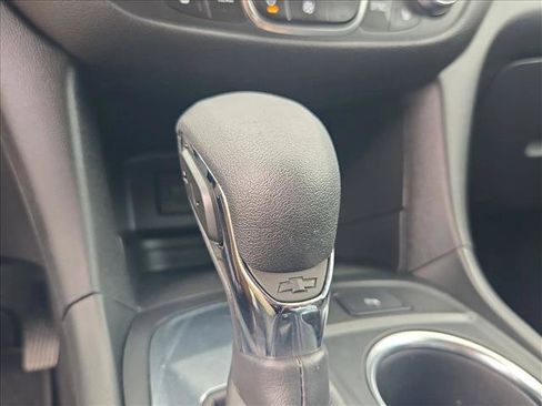Used 2024 Chevrolet Equinox LT FWD image 11