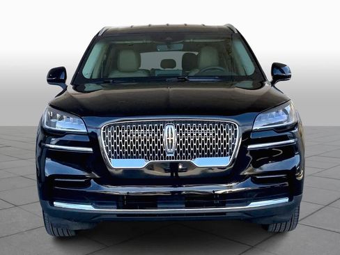 Used 2023 Lincoln Aviator AWD image 3