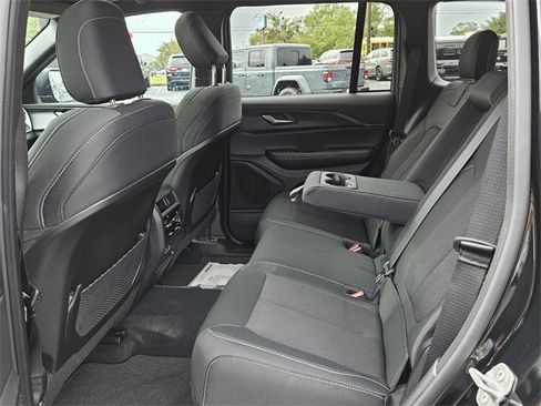 New 2025 Jeep Grand Cherokee Laredo X w/ Luxury Tech Group I image 4