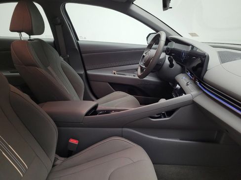 Used 2025 Hyundai Elantra SEL image 21