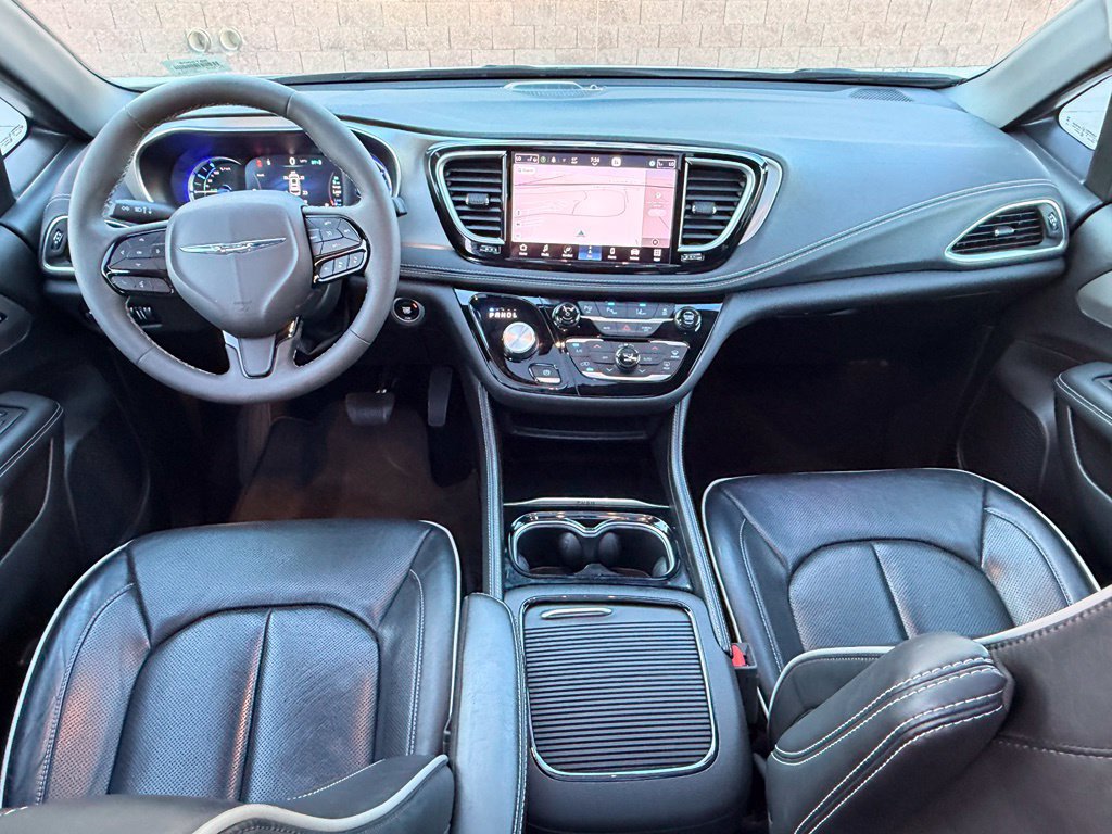 Used 2023 Chrysler Pacifica Limited w/ S Appearance Package FWD image 13