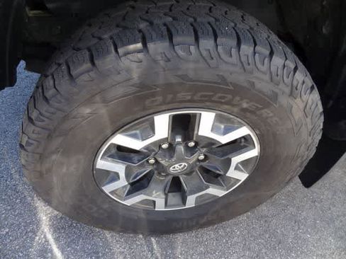 Used 2023 Toyota Tacoma TRD Off-Road image 13