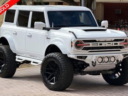 Used 2025 Ford Bronco Outer Banks AWD/4WD image 1