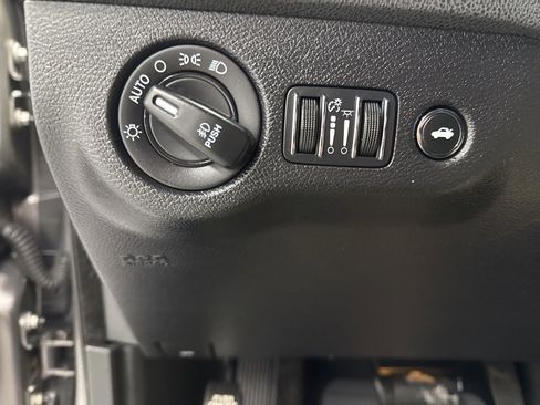 Used 2015 Dodge Charger SE w/ Popular Equipment Group image 9