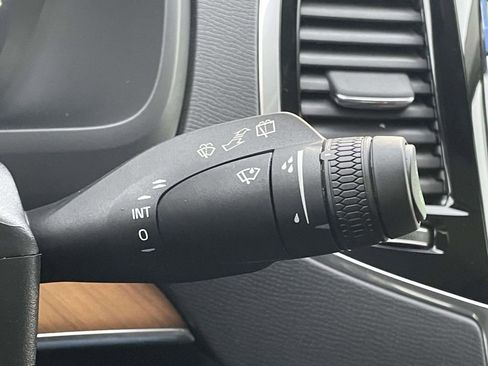 Used 2025 Volvo XC90 B5 Plus image 13