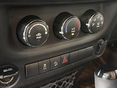 Used 2016 Jeep Wrangler Unlimited Sport AWD/4WD image 20