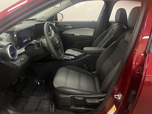 Used 2024 Chevrolet Trax LT FWD image 11