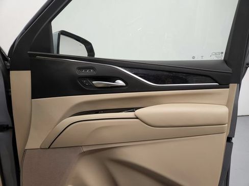 Used 2023 Cadillac Escalade ESV Premium Luxury AWD/4WD image 39