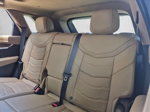 Used 2024 Cadillac XT5 Premium Luxury w/ Platinum Package AWD/4WD image 17