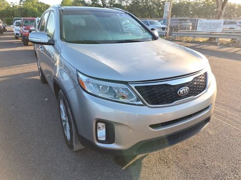 Used 2014 Kia Sorento EX w/ EX V6 Touring Package FWD image 4
