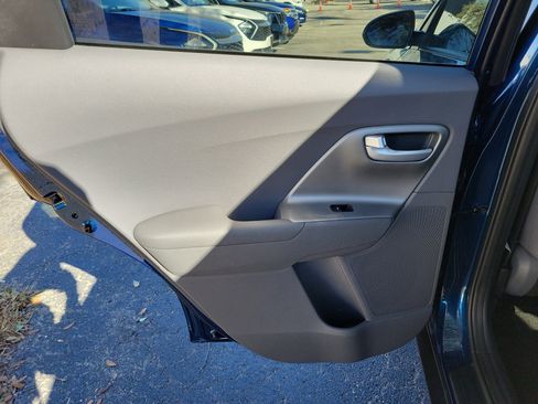 Certified 2021 Kia Niro LX image 15