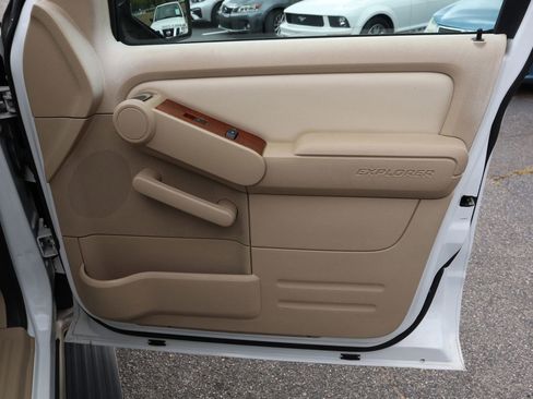 Used 2006 Ford Explorer Eddie Bauer RWD image 16