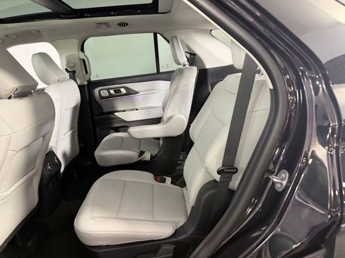 Used 2025 Ford Explorer Platinum w/ LUX Leather Package AWD/4WD image 26