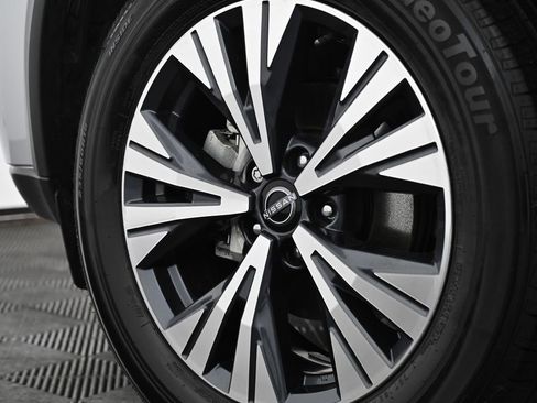 Used 2023 Nissan Rogue SV w/ SV Premium B Package image 34