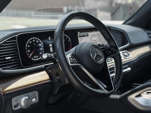 Used 2025 Mercedes-Benz GLE 450 4MATIC image 9
