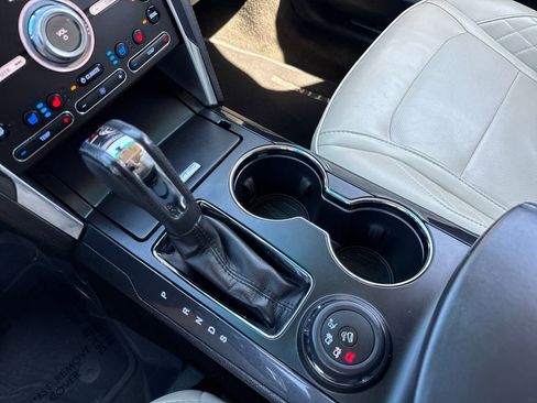 Used 2017 Ford Explorer Platinum image 24