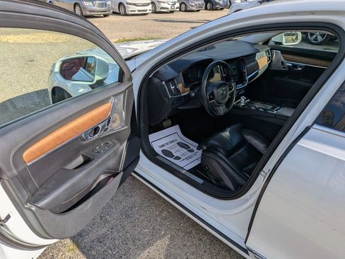Used 2018 Volvo S90 T8 Inscription w/ Convenience Package AWD/4WD image 28