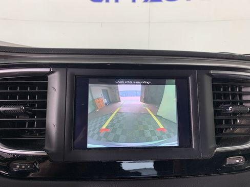 Used 2020 Chrysler Pacifica Touring w/ Tire & Wheel Group FWD image 26