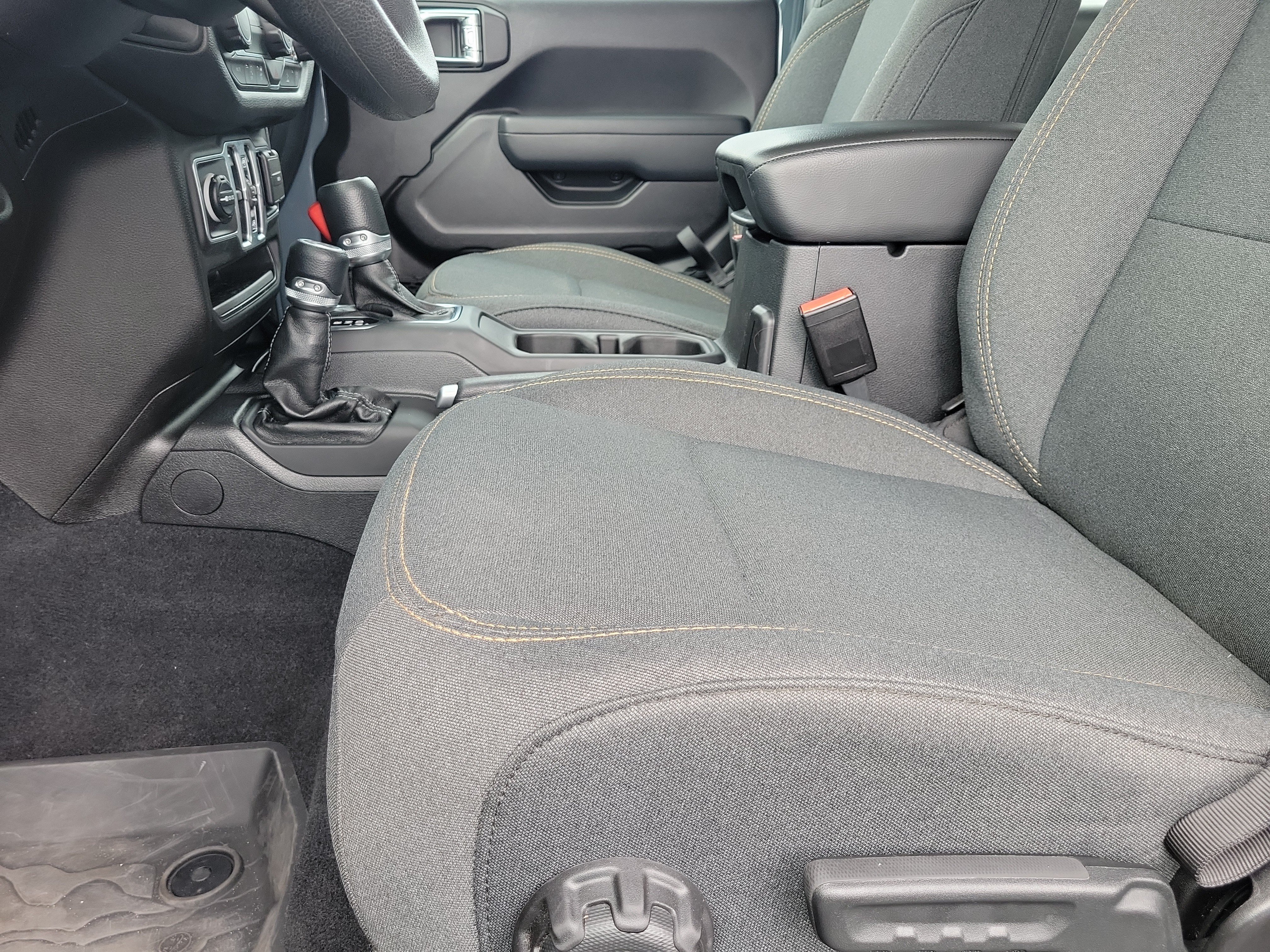 Used 2025 Jeep Gladiator Sport AWD/4WD image 19