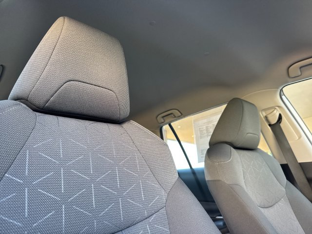 Used 2021 Toyota RAV4 XLE AWD/4WD image 16