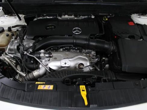 Used 2020 Mercedes-Benz GLB 250 4MATIC w/ Premium Package image 27