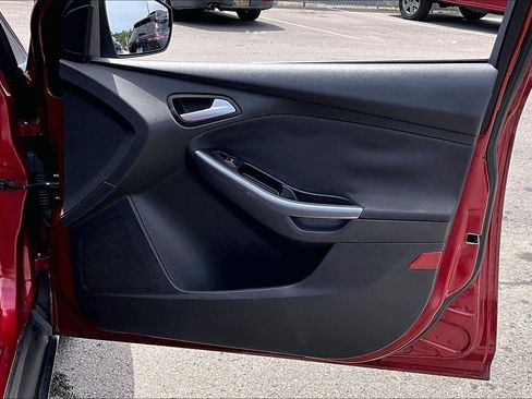 Used 2013 Ford Focus Titanium w/ Titanium Handling Pkg FWD image 23