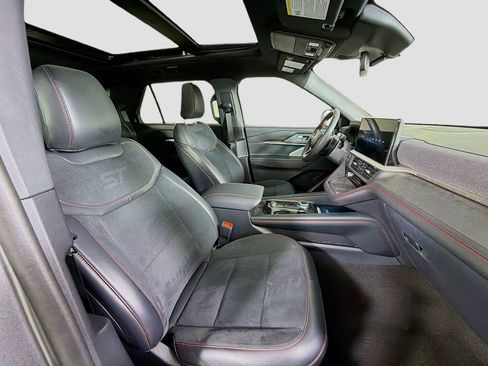 Used 2025 Ford Explorer ST AWD/4WD image 33