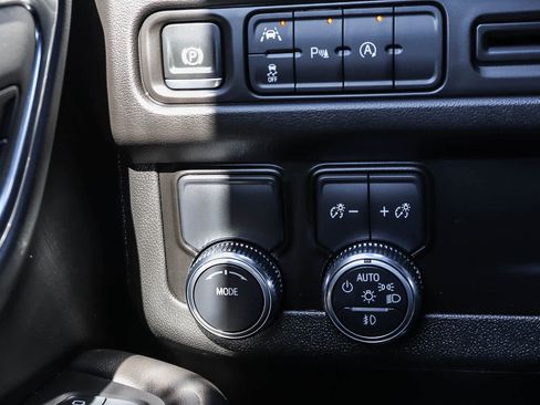 Used 2024 GMC Yukon XL SLT image 30