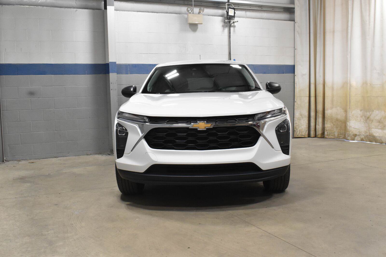 Used 2024 Chevrolet Trax LS FWD image 28