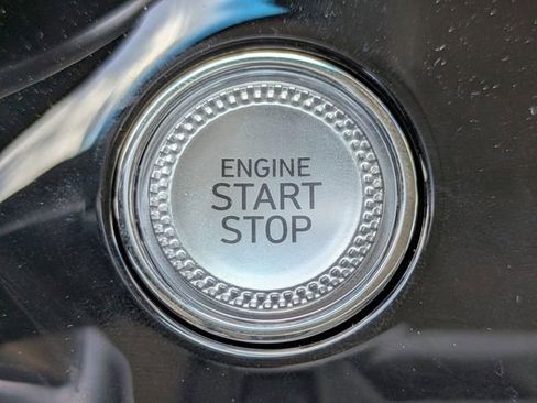 Used 2025 Genesis G70 2.5T image 27