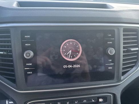Used 2020 Volkswagen Atlas Cross Sport SE w/ Panoramic Sunroof Package AWD/4WD image 16