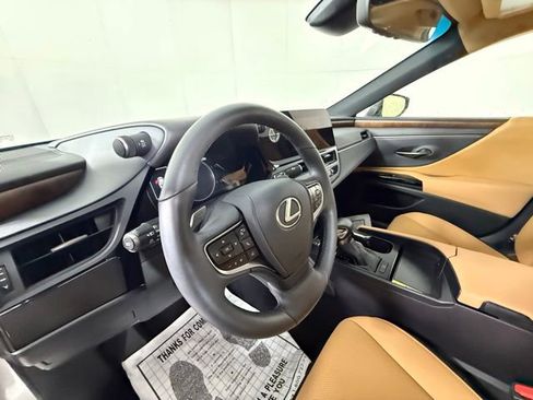 Used 2025 Lexus ES 350 w/ Premium Package FWD image 9