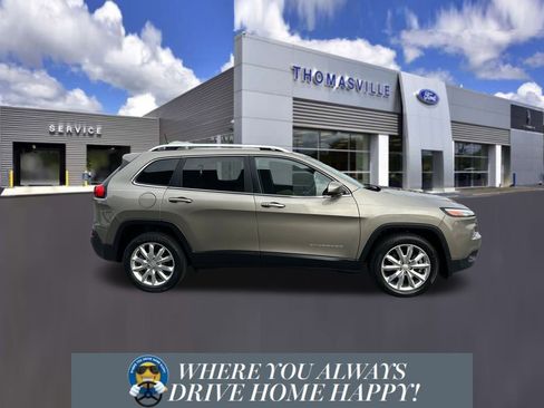 Used 2017 Jeep Cherokee Limited image 2