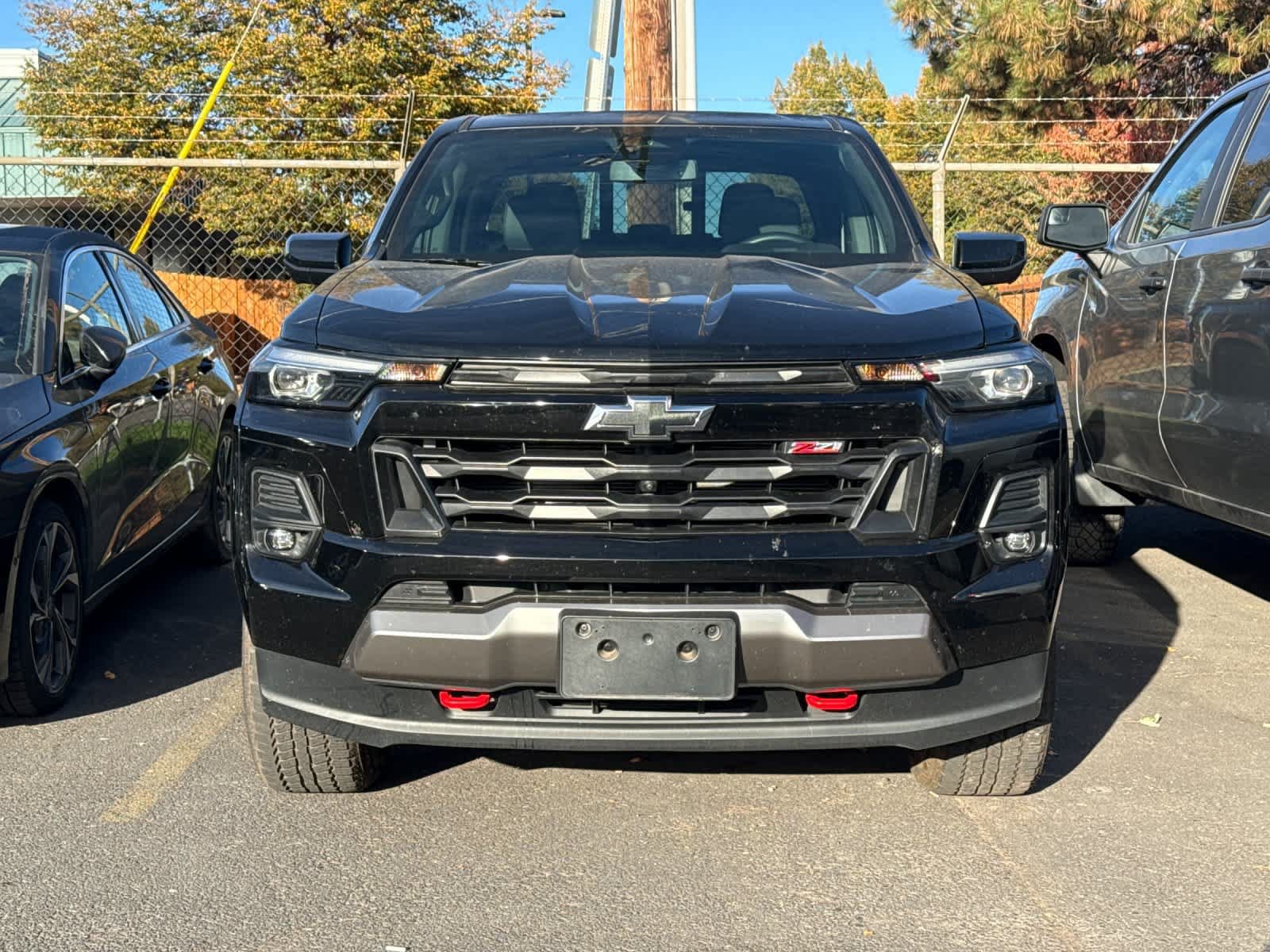 Used 2025 Chevrolet Colorado Z71 w/ Technology Package AWD/4WD image 2