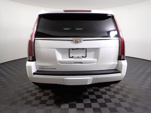 Used 2016 Cadillac Escalade Luxury image 17