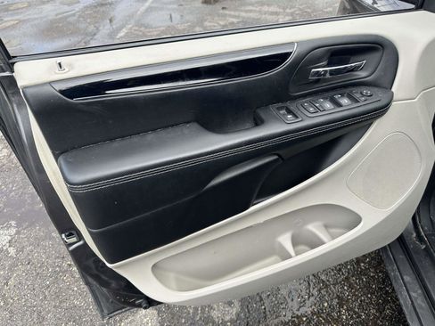 Used 2019 Dodge Grand Caravan SXT image 15