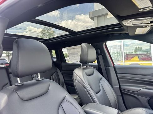 Used 2024 Jeep Compass Limited w/ High Altitude Package image 11