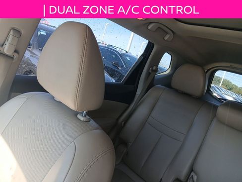 Used 2016 Nissan Rogue SL w/ SL Premium Package image 16