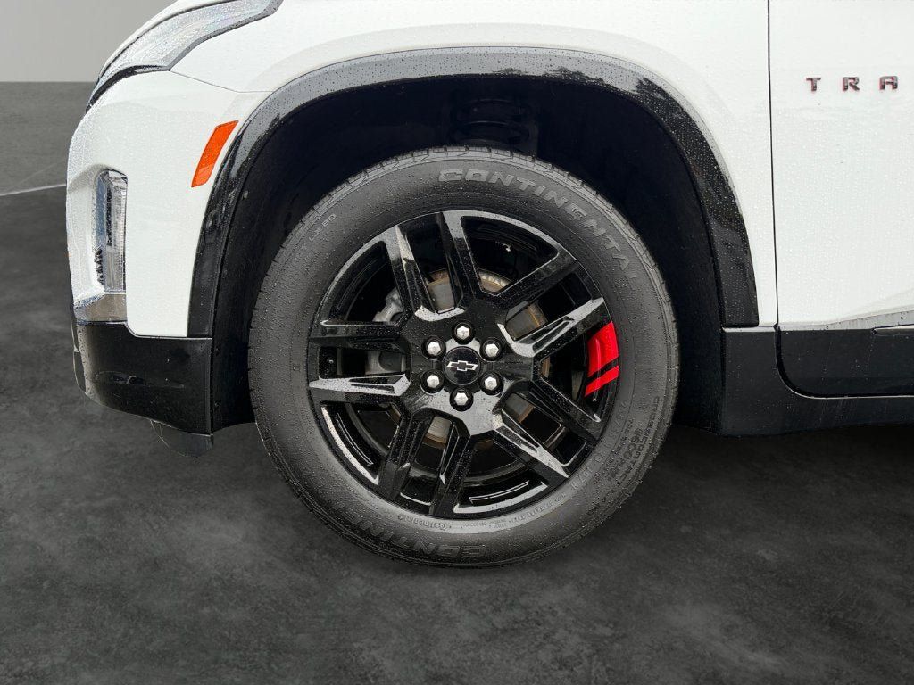 Certified 2023 Chevrolet Traverse Premier w/ Redline Edition AWD/4WD image 5
