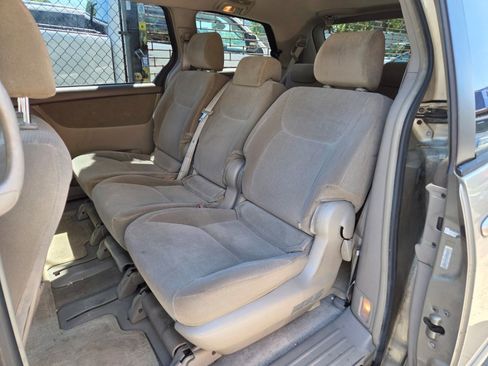 Used 2004 Toyota Sienna LE FWD image 11
