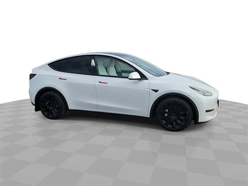 Used 2021 Tesla Model Y Long Range image 9