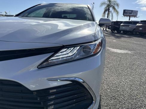 Used 2022 Toyota Camry XLE image 9