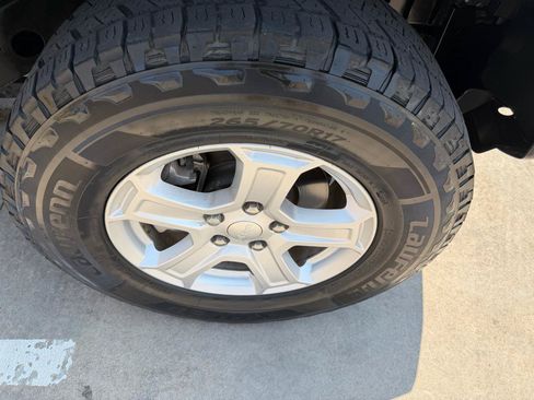Used 2021 Jeep Wrangler Sport AWD/4WD image 33